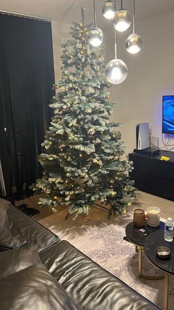 Kerstboom van kunststof in doos nieuwprijs 465 euro! beschikbaar voor biedingen