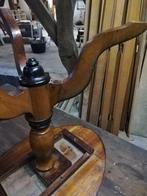 Ovaal antiek tafeltje 3 poten, zwart afgebiest 85x45,5, Antiek en Kunst, Antiek | Meubels | Tafels, Ophalen
