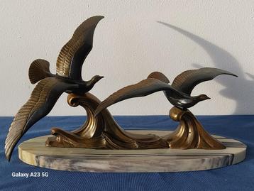 Art deco schouwbeeld van zeemeeuwen van zamac op marmer beschikbaar voor biedingen