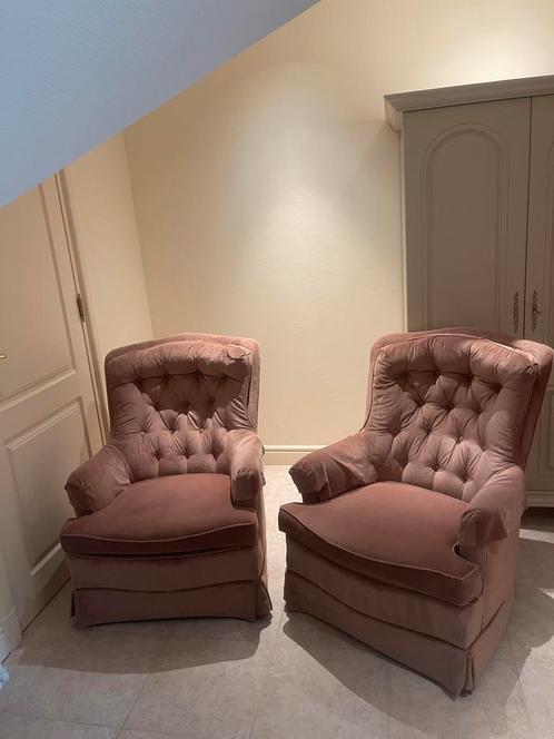 Twee vintage fauteuils gecapitonneerd, fluweelachtig oudroze, Huis en Inrichting, Fauteuils, Gebruikt, Ophalen