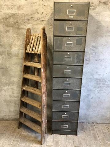 Franse archiefkast | kleppenkast | schoenenkast | kranten beschikbaar voor biedingen