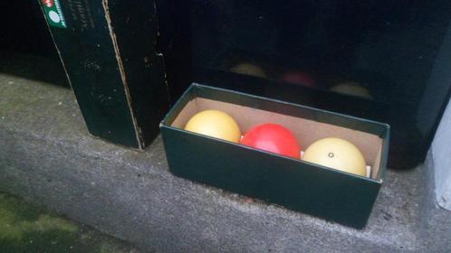 Doos biljartballen 61,5 mm. Super Amarith made in Belgium, Sport en Fitness, Biljarten en Poolen, Gebruikt, Keu of Ballen, Ophalen of Verzenden