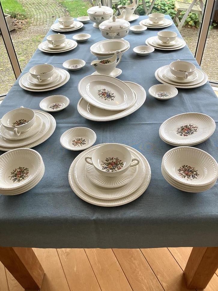 Wedgewood Conway 8 - persoons servies, Huis en Inrichting, Keuken | Servies, Zo goed als nieuw, Compleet servies, Wedgwood, Aardewerk