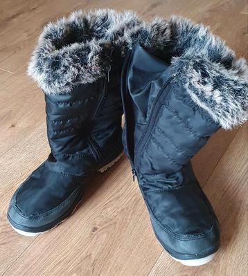 Laarsjes voor herfst/winter met bontkraag.  beschikbaar voor biedingen
