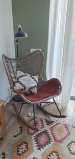 Rotan schommelstoel, Huis en Inrichting, Fauteuils, Ophalen, Boho, Japandi, 75 tot 100 cm, Zo goed als nieuw