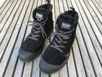 Palladium zwarte suede hoge gymp/gewatteerd/ rits/ Maat 39 beschikbaar voor biedingen