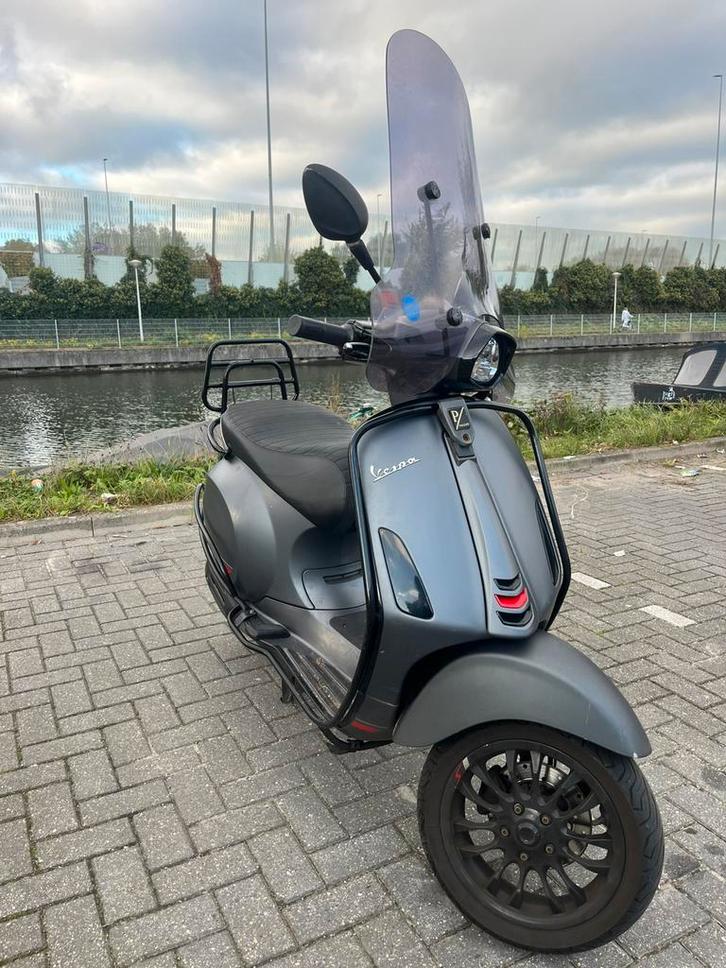 Vespa Sprint 2022 | Full option, Fietsen en Brommers, Scooters | Vespa, Gebruikt, Vespa S, Maximaal 45 km/u, Benzine, Ophalen