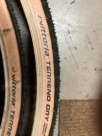 Vittoria Terreno Dry Graphene 2.0 40-622 gravelbanden beschikbaar voor biedingen