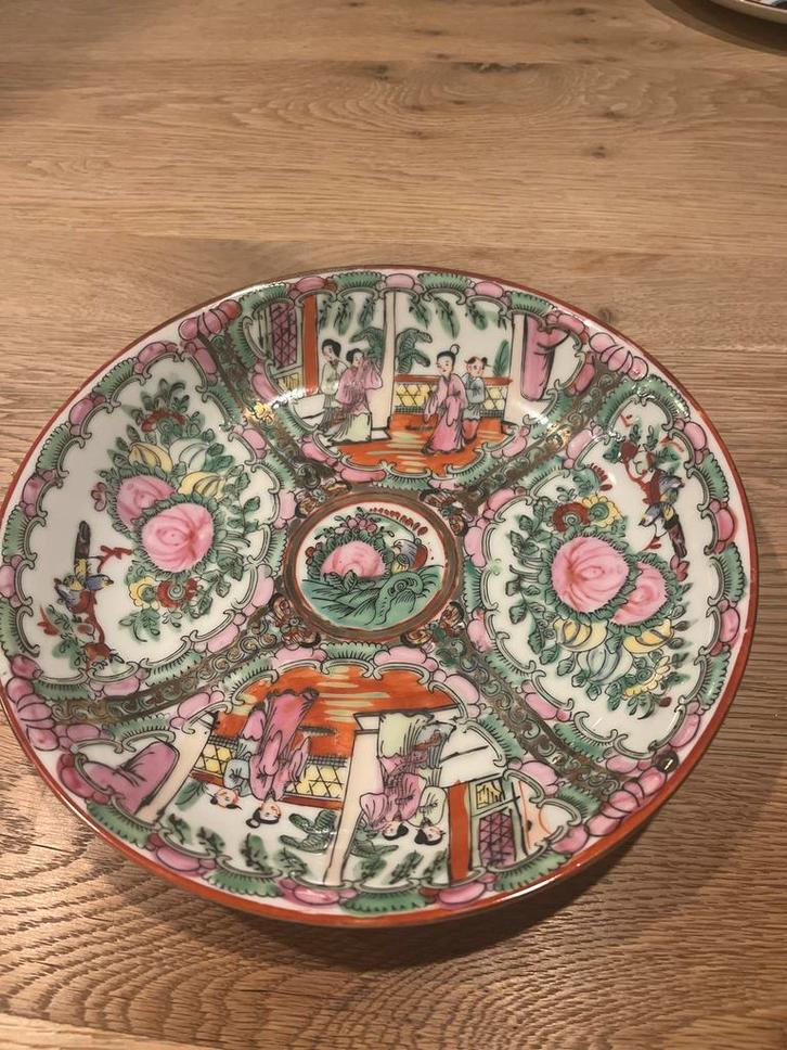 Antiek Chinees Bord met Bloemmotieven en Scènes, Antiek en Kunst, Antiek | Schalen, Ophalen of Verzenden