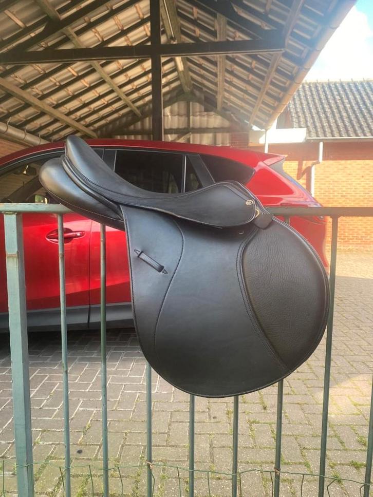 Busse springzadel 17 inch, Dieren en Toebehoren, Paarden en Pony's | Zadels, Nieuw, Springen, Ophalen