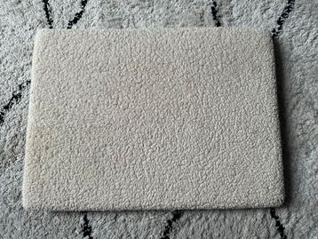 Beeztees Ito orthopedisch benchkussen beige 62x44x4 cm beschikbaar voor biedingen