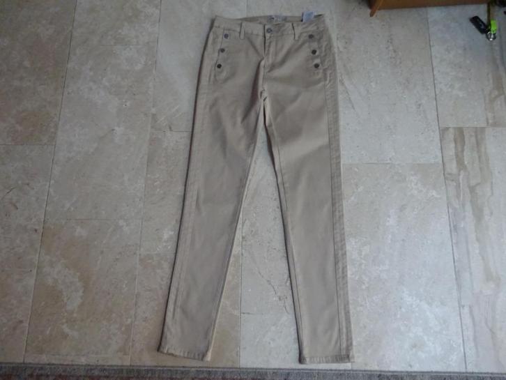 FRANSA beige stretch broek - NIEUW - maat 40 / 42, Kleding | Dames, Spijkerbroeken en Jeans, Nieuw, W30 - W32 (confectie 38/40)