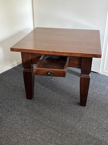 Houten Bijzettafel met Lade beschikbaar voor biedingen