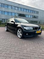 BMW 1-Serie 1.6 116I 2006 Zwart, Auto's, 1596 cc, Zwart, 4 cilinders, 635 kg