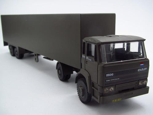 Lion car - DAF 2500 miniatuur '' Landmacht '' 1:50, Hobby en Vrije tijd, Modelauto's | 1:50, Zo goed als nieuw, Bus of Vrachtwagen