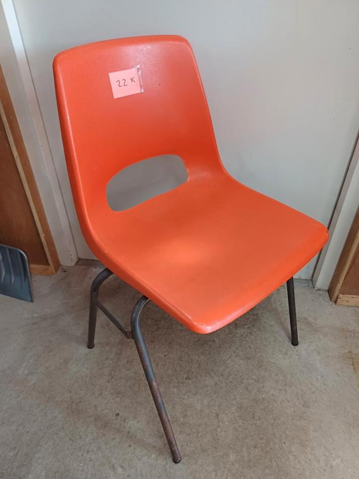 22 x oranje stapelstoelen kantine stapelbare partij stoelen, Huis en Inrichting, Stoelen, Ophalen
