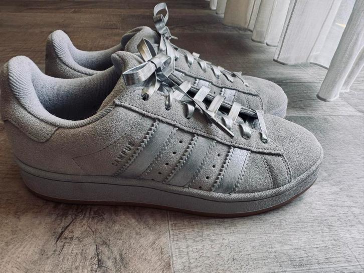 Adidas Campus Lichtgrijs/Zilver - Maat 40/41, Kleding | Dames, Schoenen, Zo goed als nieuw, Sneakers of Gympen, Grijs, Ophalen of Verzenden