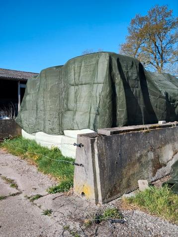 pakken voordroog hooibalen  beschikbaar voor biedingen
