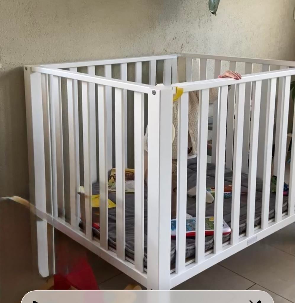 Wit box met verstelbare bodem, Kinderen en Baby's, Boxen, Ophalen of Verzenden, Gebruikt