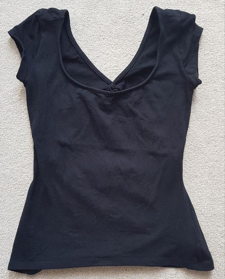 Top zwart bershka maat m feest kleding decollete dames, Kleding | Dames, T-shirts, Zo goed als nieuw, Maat 38/40 (M), Zwart, Korte mouw