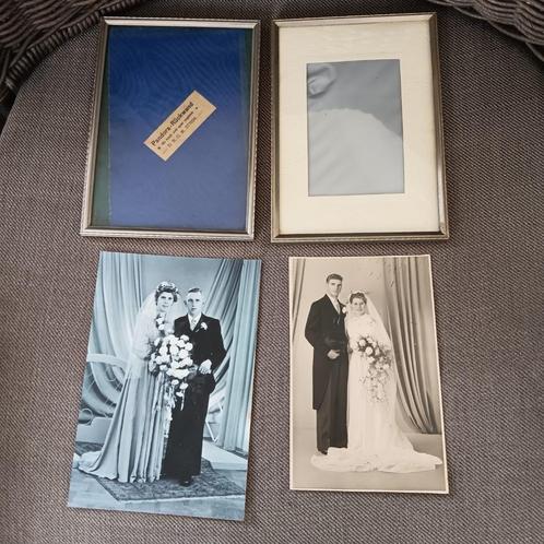 Oude fotolijstjes, waarvan een met bol glas, en bruidsfoto's, Antiek en Kunst, Antiek | Woonaccessoires, Ophalen of Verzenden