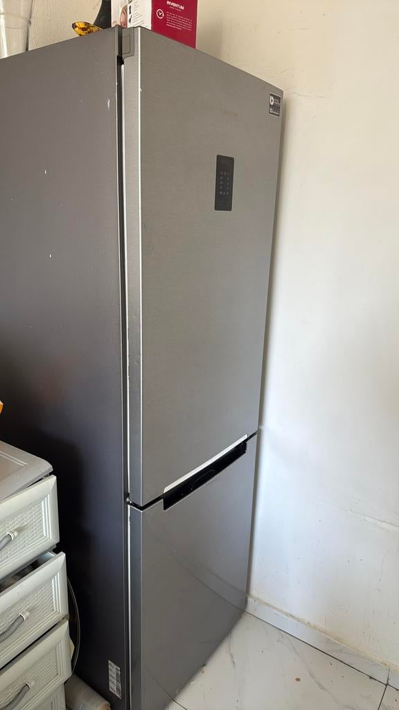 koelkast van samsung ophalen, Witgoed en Apparatuur, Koelkasten en IJskasten, 200 liter of meer, Met aparte vriezer, Zo goed als nieuw
