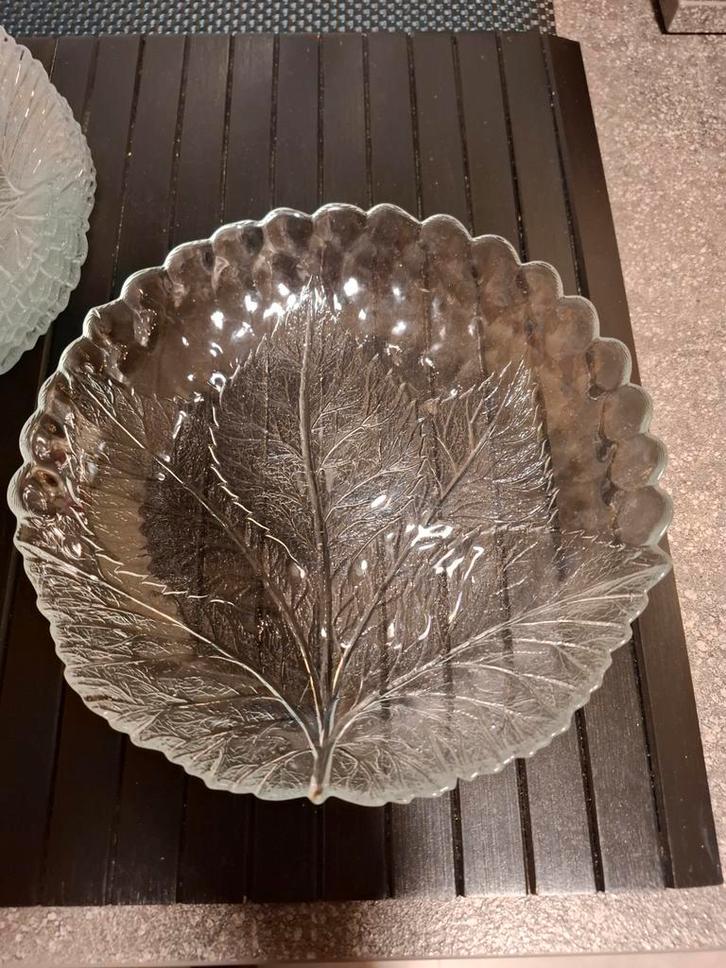 Glazen schaaltjes met bladmotief - 7 stuks, Huis en Inrichting, Woonaccessoires | Schalen en Manden, Zo goed als nieuw, Rond, Glas