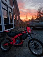 Roze Rieju MRX, Fietsen en Brommers, Brommers | Derbi, Ophalen, 6 versnellingen, Gebruikt, Maximaal 45 km/u