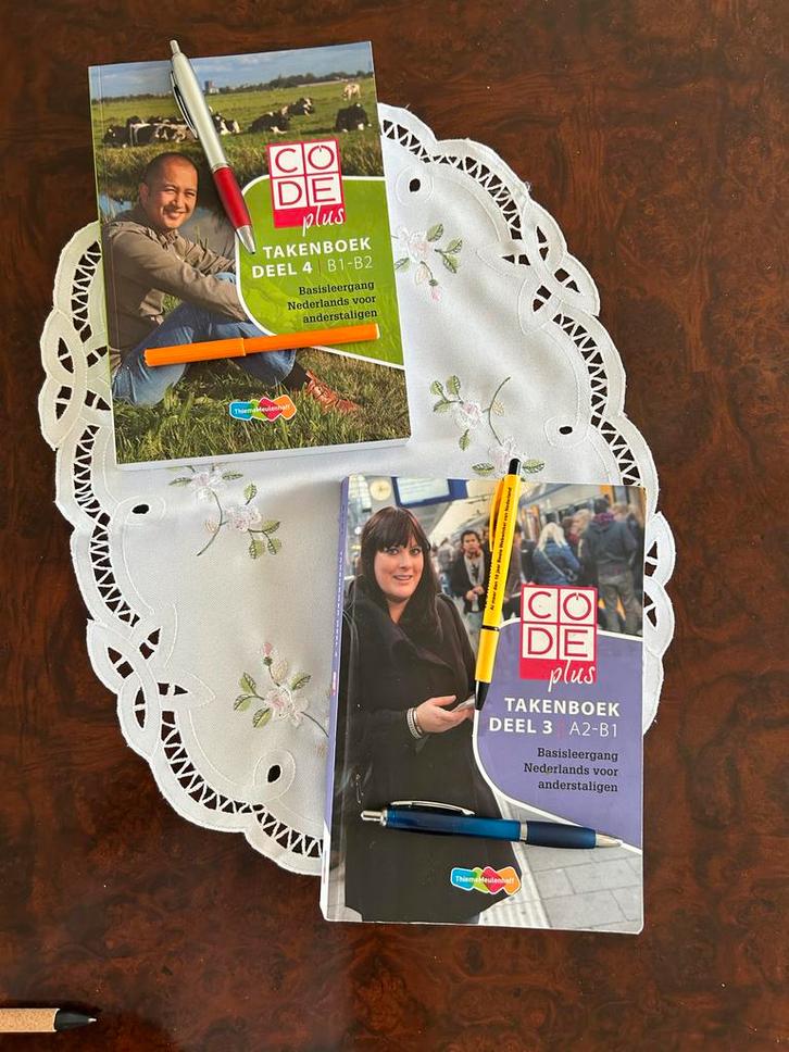 Code Plus Nederland - Deel 3 & 4 gratis tasje erbij, Boeken, Studieboeken en Cursussen, Zo goed als nieuw, Niet van toepassing