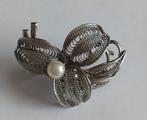 broche filigrain zilver, volgnr 15, Sieraden, Tassen en Uiterlijk, Broches, Gebruikt, Ophalen of Verzenden, Met parel, Zilver