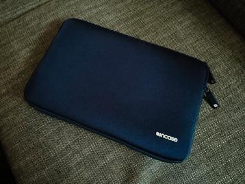Incase Neoprene Classic Sleeve MacBook Pro 13" Midnight Blue beschikbaar voor biedingen