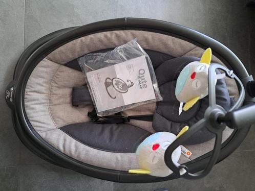 Qute baby schommel schommelstoel afstandsbediening muziek, Kinderen en Baby's, Wipstoeltjes, Zo goed als nieuw, Schommelstoel