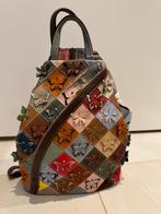 Rugzak gekleurd leer met vlindertjes rugtas Patchwork, 25 tot 40 cm, Nieuw, Ophalen of Verzenden, Info@herwe.nl