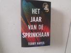 Boek HET JAAR VAN DE SPRINKHAAN v TERRY HAYES !NIEUWSTAAT!!, Ophalen of Verzenden, Zo goed als nieuw, Terry Hayes