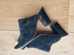 Zwarte Suède Instappers Maat 38 pier one, Ophalen of Verzenden, Gedragen, Zwart, Sandalen of Muiltjes