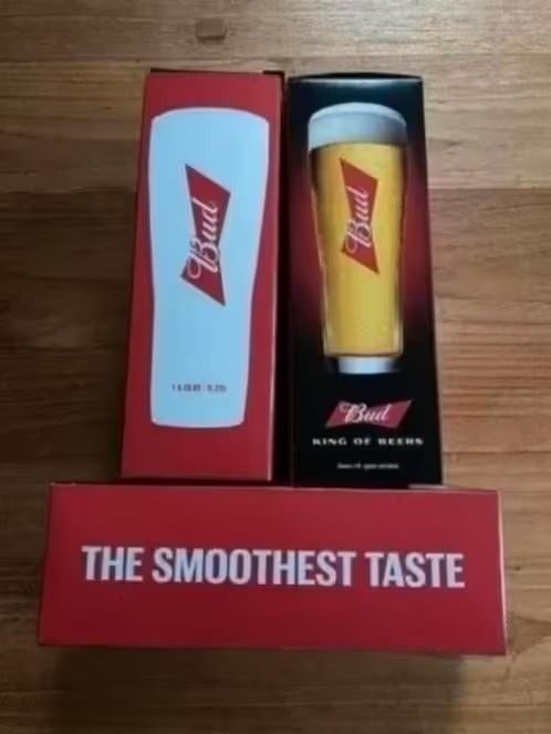 3 glazen Bud ( king of Beers) nieuw in de verpakking, Verzamelen, Ophalen of Verzenden, Nieuw, Glas of Glazen, Overige merken