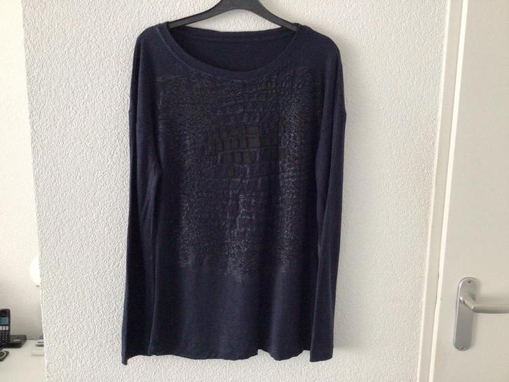 Donkerblauwe longsleeve met print maat L, Kleding | Dames, T-shirts, Gedragen, Maat 42/44 (L), Blauw, Lange mouw, Ophalen of Verzenden