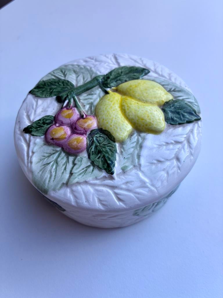 Decoratieve Keramische Schaal met Fruitmotief, Huis en Inrichting, Porselein of Keramiek, Schaal, Rond, Ophalen of Verzenden