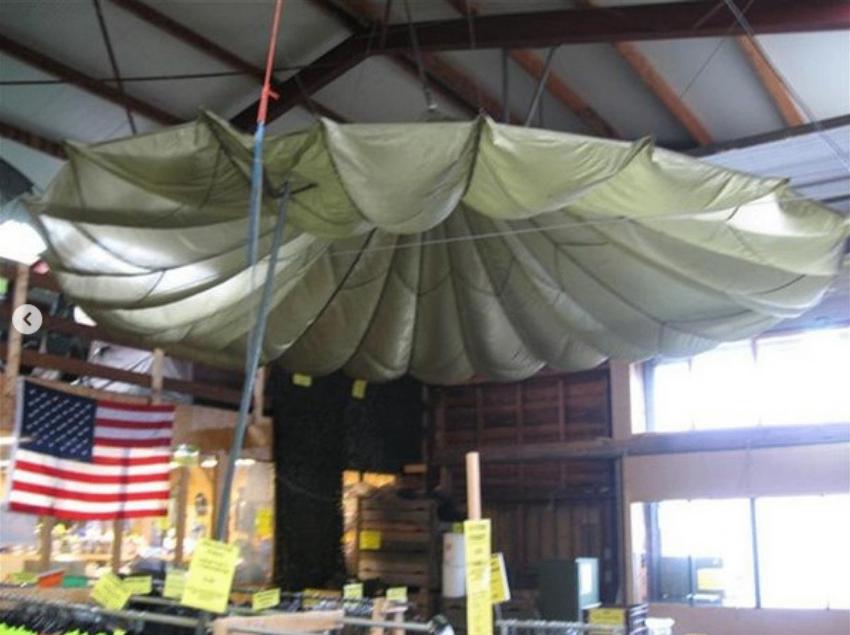 Parachute -  7 meter - Decoratief - Tarp - Schaduwdoek, Verzamelen, Defensie, Overige typen, Ophalen of Verzenden, Defensie