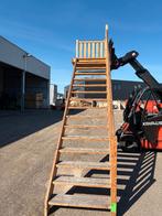 Houten trap met balustrade ( 296 )