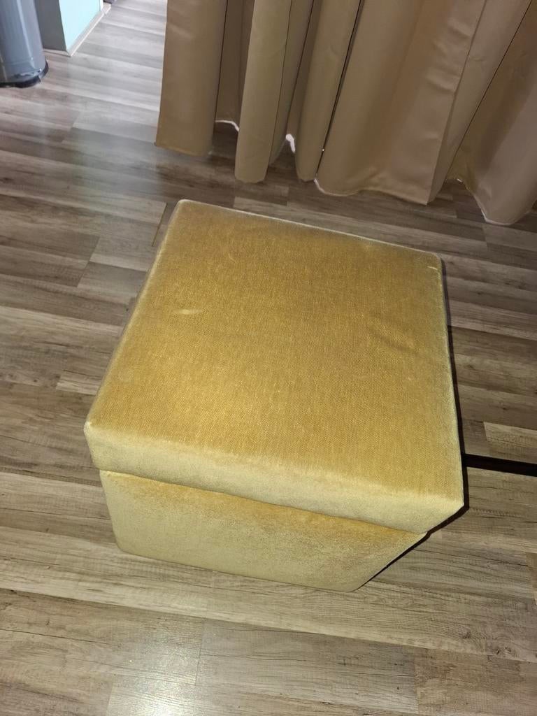 Goud velvet poef/voetenbank, Ophalen, Minder dan 50 cm, Gebruikt, Vierkant