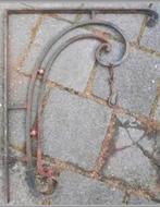 Smeedijzer wandhaak muurhaak.

Antiek brocante., Tuin en Terras, Ophalen