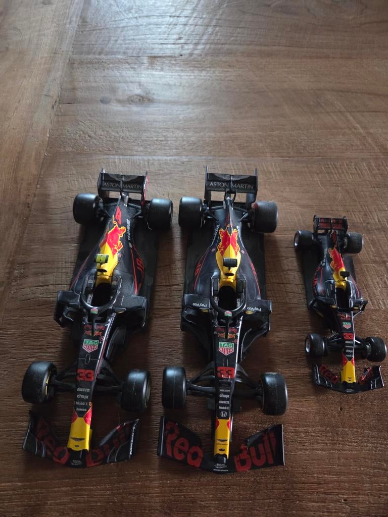 modelautos Redbull racing auto 2x groot 1x klein, Ophalen, Zo goed als nieuw, Formule 1