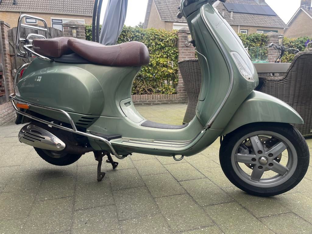 Vespa lxv opknapper, Fietsen en Brommers, Scooters | Vespa, Ophalen of Verzenden, Zo goed als nieuw, Benzine, Vespa LX