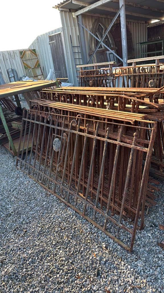 Grote lengte originele antieke hekwerken, Tuin en Terras, Tuinhekken en Hekwerk, Zo goed als nieuw, Sierhekwerk, IJzer, Ophalen of Verzenden