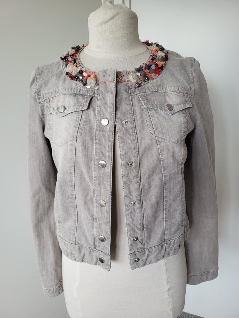 Marc Cain grijs denim jasje, kraaltjes/steentjes, mt 2 (36), Kleding | Dames, Jasjes, Kostuums en Pakken, Ophalen of Verzenden