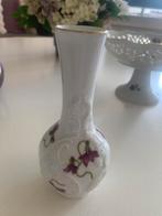 Wit vaasje met paarse viooltjes Bavaria kpn, Antiek en Kunst, Antiek | Vazen, Ophalen of Verzenden
