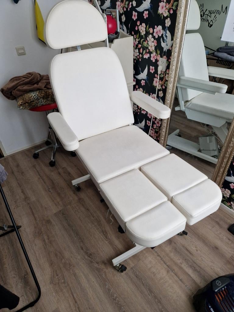 Pedicure stoel / behandelstoel, Sport en Fitness, Ophalen, Gebruikt, Massagetafel