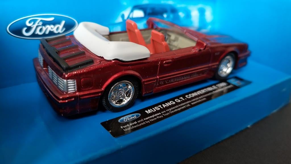 Ford Mustang convertible 1:43 New Ray City Cruiser Pol, Hobby en Vrije tijd, Modelauto's | 1:43, Overige merken, Auto, Verzenden
