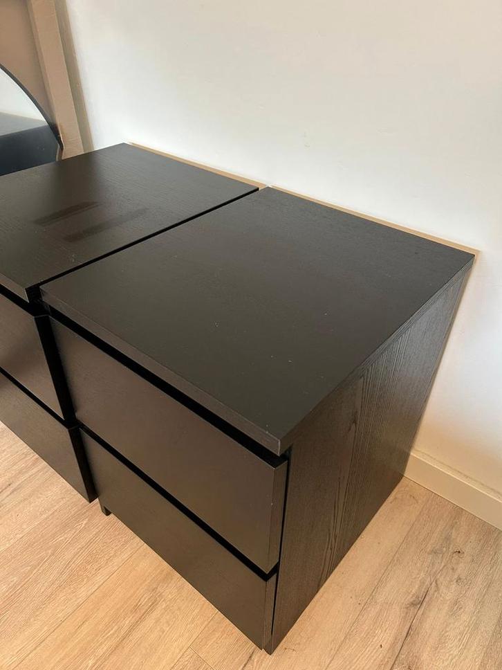 Set van 2 zwarte nachtkastjes met lades., Huis en Inrichting, Slaapkamer | Nachtkastjes, Zo goed als nieuw, 55 tot 70 cm, 45 tot 65 cm